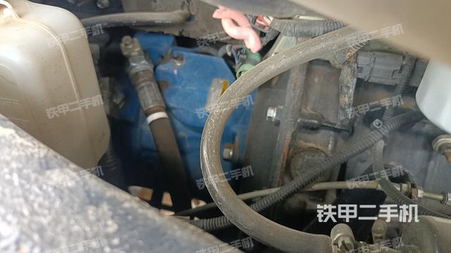 液壓泵艙室正面整體(整機(jī)外觀) 液壓泵艙室正面整體(整機(jī)外觀)