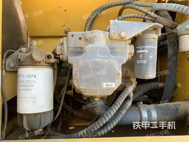 液壓泵艙室正面整體(整機(jī)外觀) 液壓泵艙室正面整體(整機(jī)外觀)