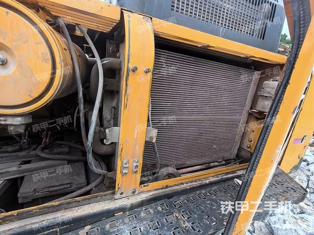 散熱器正面(大件艙室) 散熱器正面(大件艙室)