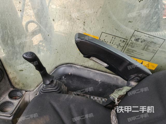 后窗玻璃角標(駕駛室部分) 后窗玻璃角標(駕駛室部分)