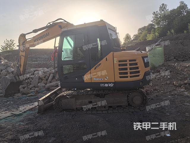 現(xiàn)代R75VS挖掘機