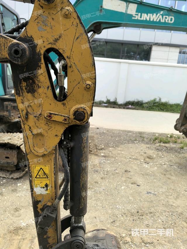 小臂整体右前(工作和回转装置) 小臂整体右前(工作和回转装置)