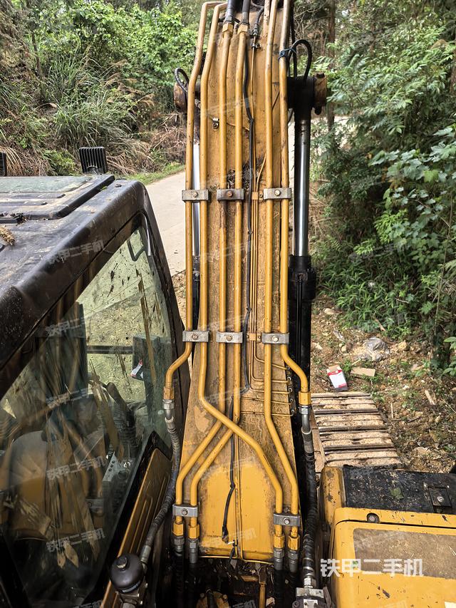 驾驶室顶部（整机外观）