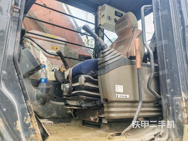 后窗玻璃角標(駕駛室部分) 后窗玻璃角標(駕駛室部分)