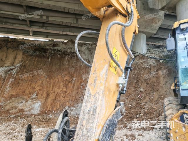 鏟斗右后整體（工作和回轉(zhuǎn)裝置）