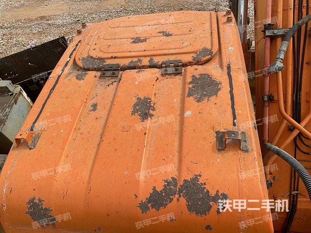 駕駛室頂部(整機外觀) 駕駛室頂部(整機外觀)