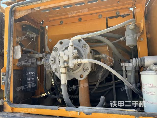 液壓泵艙室正面整體(整機(jī)外觀) 液壓泵艙室正面整體(整機(jī)外觀)