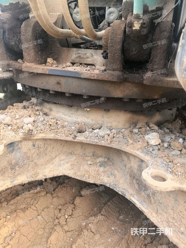 转盘和下车架正前(工作和回转装置) 转盘和下车架正前(工作和回转装置)