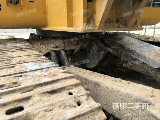 轉(zhuǎn)盤(pán)和下車(chē)架正前（工作和回轉(zhuǎn)裝置）