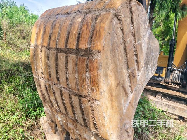 轉(zhuǎn)盤和下車架正前(工作和回轉(zhuǎn)裝置) 轉(zhuǎn)盤和下車架正前(工作和回轉(zhuǎn)裝置)