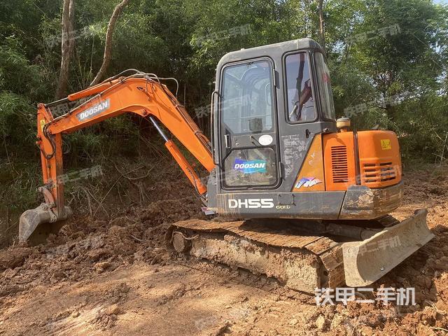 整機(jī)右后45°(整機(jī)外觀) 整機(jī)右后45°(整機(jī)外觀)