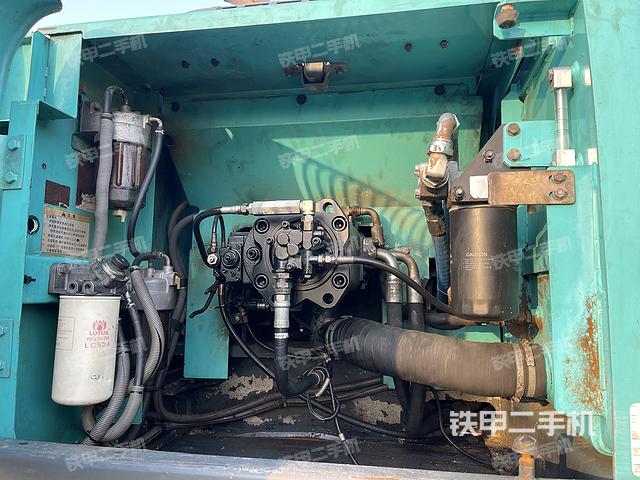 液壓泵艙室正面整體(整機(jī)外觀) 液壓泵艙室正面整體(整機(jī)外觀)
