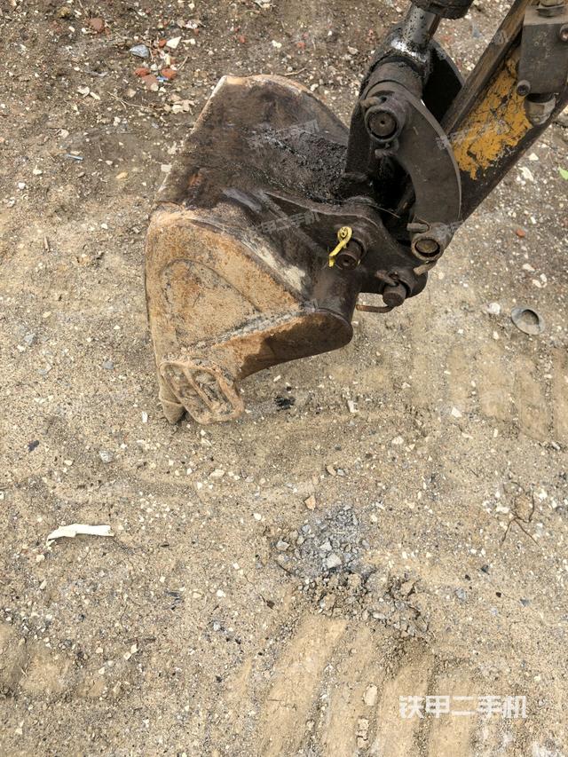 铲斗右后整体(工作和回转装置) 铲斗右后整体(工作和回转装置)