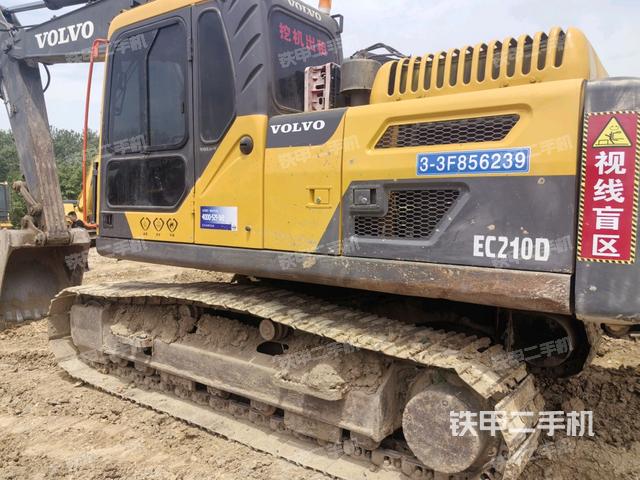 沃爾沃EC210D挖掘機