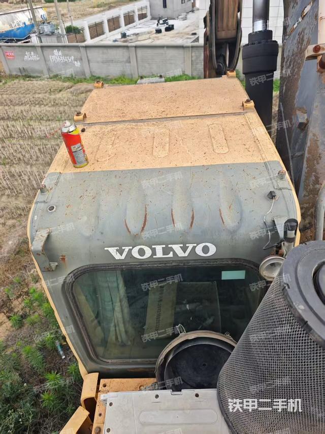 駕駛室頂部（整機外觀）