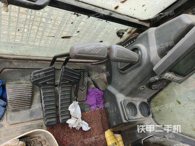 座椅右側控制臺/鑰匙門/油門/含右手柄(駕駛室部分) 座椅右側控制臺/鑰匙門/油門/含右手柄(駕駛室部分)