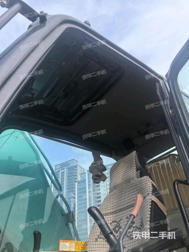 顶棚整体(驾驶室部分) 顶棚整体(驾驶室部分)