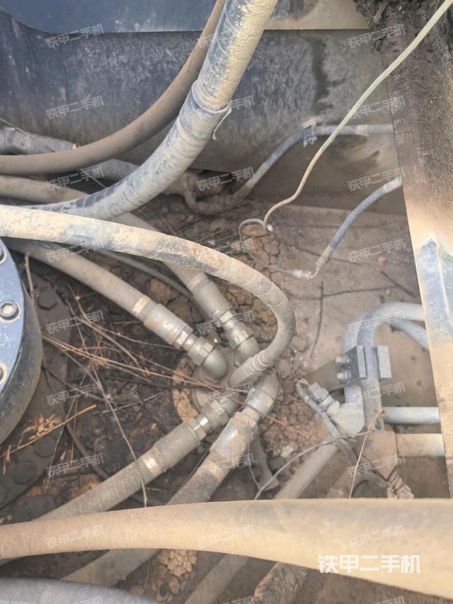 中央回转接头特写(上车部件) 中央回转接头特写(上车部件)