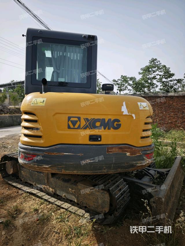 驾驶室顶部(整机外观) 驾驶室顶部(整机外观)