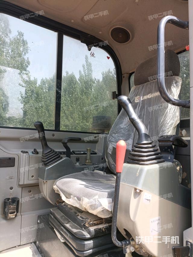 顶棚整体(驾驶室部分) 顶棚整体(驾驶室部分)