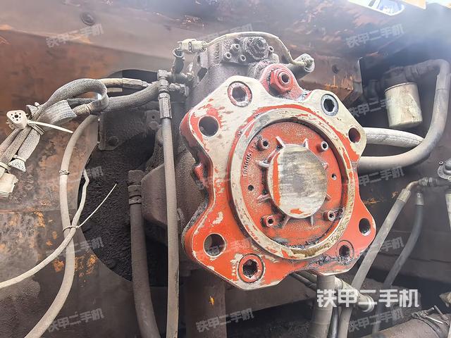 液壓泵斜45?右(大件艙室) 液壓泵斜45?右(大件艙室)