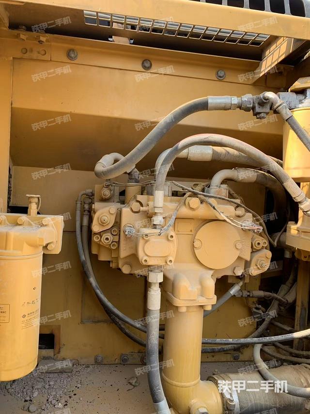 液壓泵艙室正面整體(整機外觀) 液壓泵艙室正面整體(整機外觀)