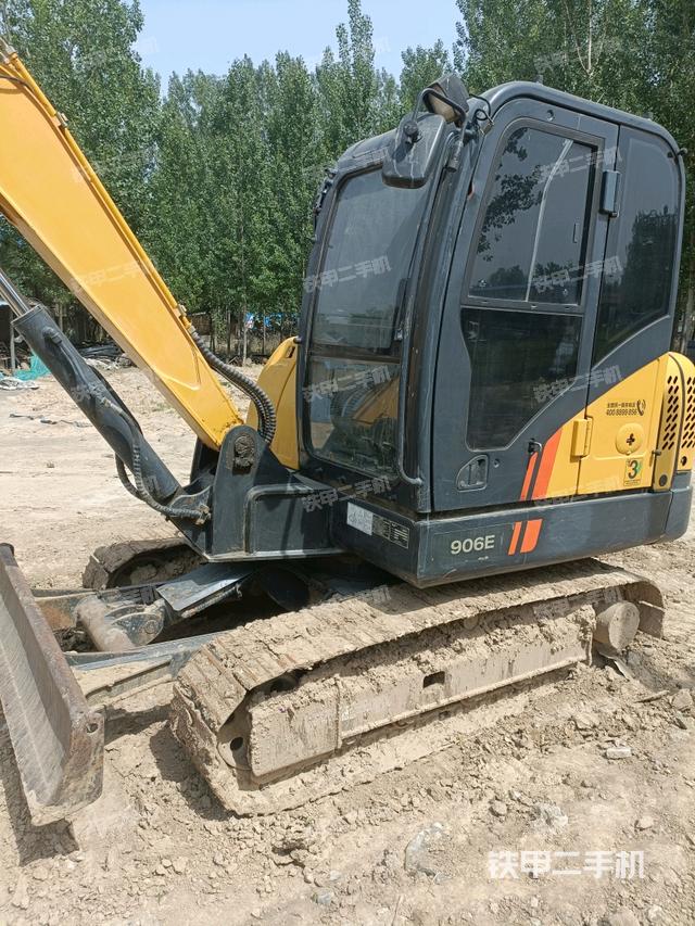 转盘和下车架正前(工作和回转装置) 转盘和下车架正前(工作和回转装置)