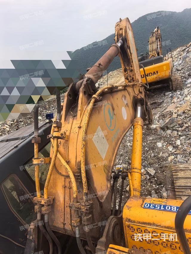 大臂背部俯视(工作和回转装置) 大臂背部俯视(工作和回转装置)