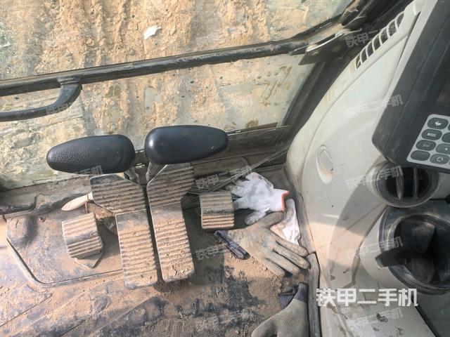 右侧玻璃角标(驾驶室部分) 右侧玻璃角标(驾驶室部分)