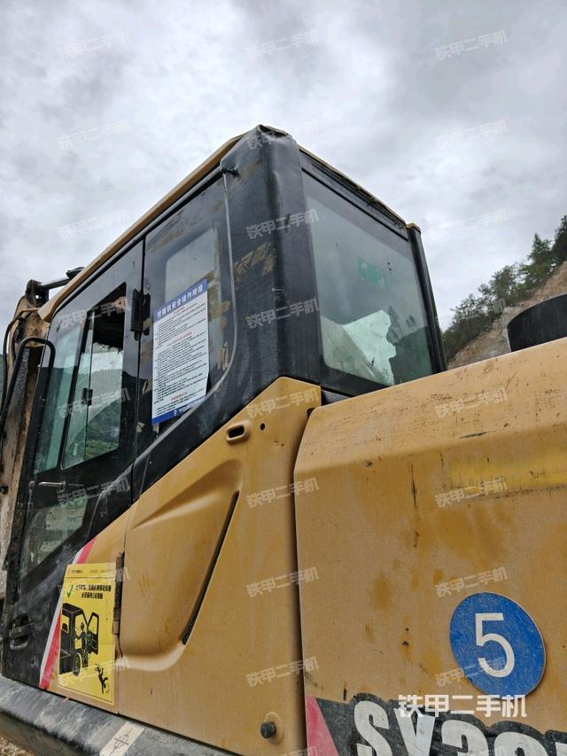 座椅左侧控制台/音响/含左手柄（驾驶室部分）