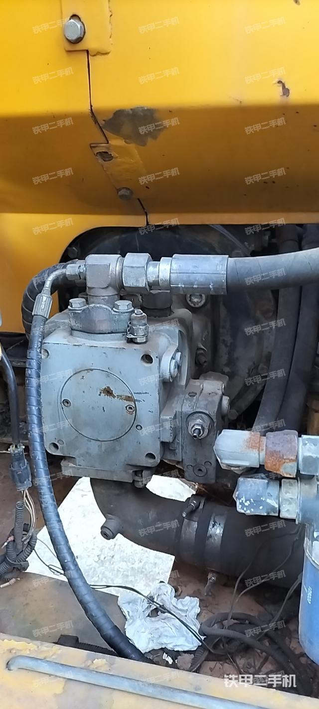 液壓泵艙室正面整體(整機外觀) 液壓泵艙室正面整體(整機外觀)