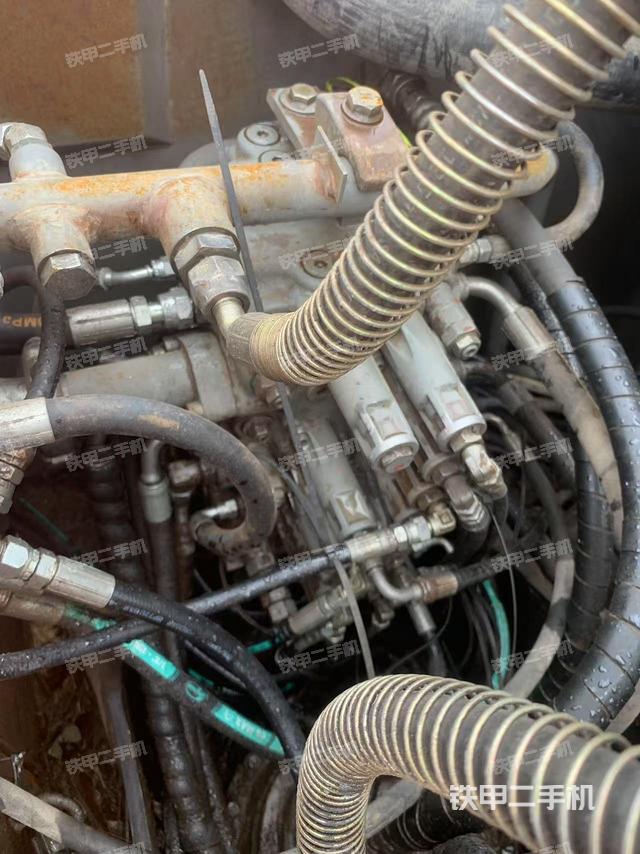 回轉(zhuǎn)馬達和主控閥（整機外觀）