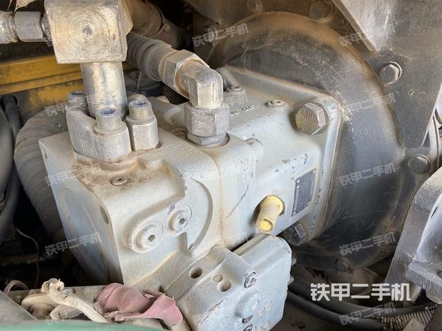 液壓泵艙室正面整體(整機外觀) 液壓泵艙室正面整體(整機外觀)