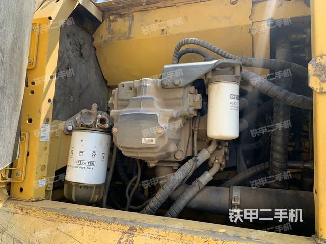 液壓泵艙室正面整體(整機(jī)外觀) 液壓泵艙室正面整體(整機(jī)外觀)