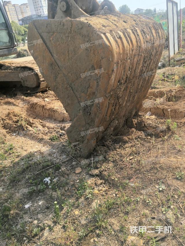 铲斗右后整体(工作和回转装置) 铲斗右后整体(工作和回转装置)