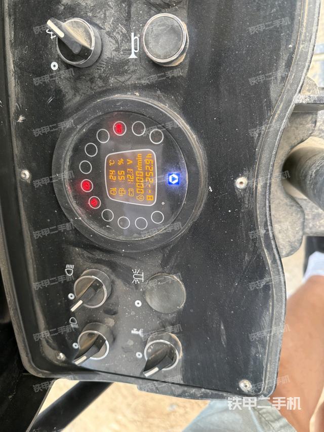 整機(jī)左側(cè)(設(shè)備外觀及核心部件) 整機(jī)左側(cè)(設(shè)備外觀及核心部件)