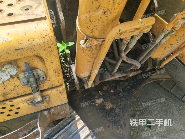 鏟斗右后整體(工作和回轉(zhuǎn)裝置) 鏟斗右后整體(工作和回轉(zhuǎn)裝置)
