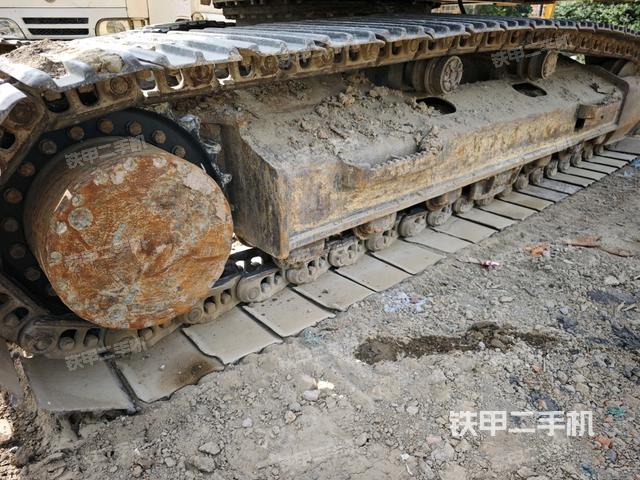 單側(cè)履帶整體(整機外觀) 單側(cè)履帶整體(整機外觀)