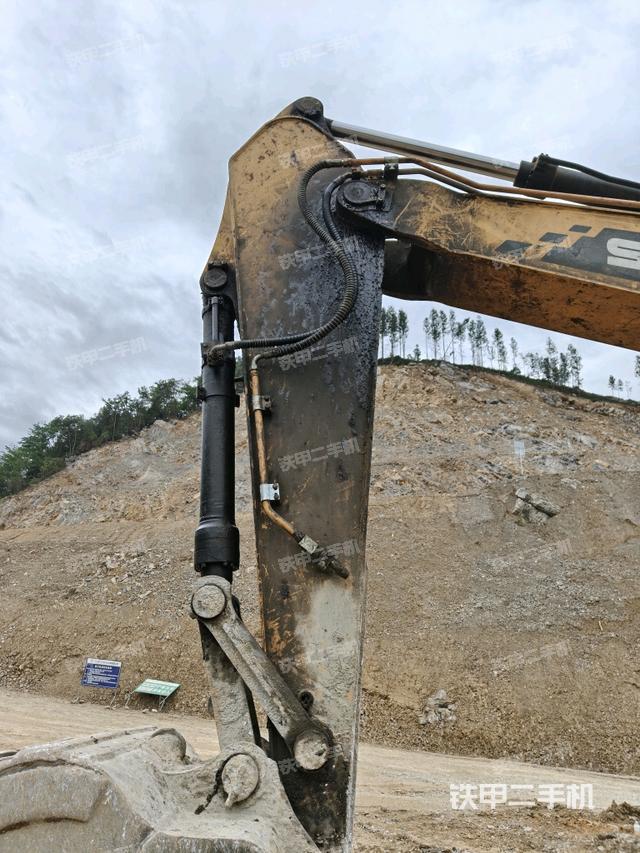 大臂背部俯视（工作和回转装置）