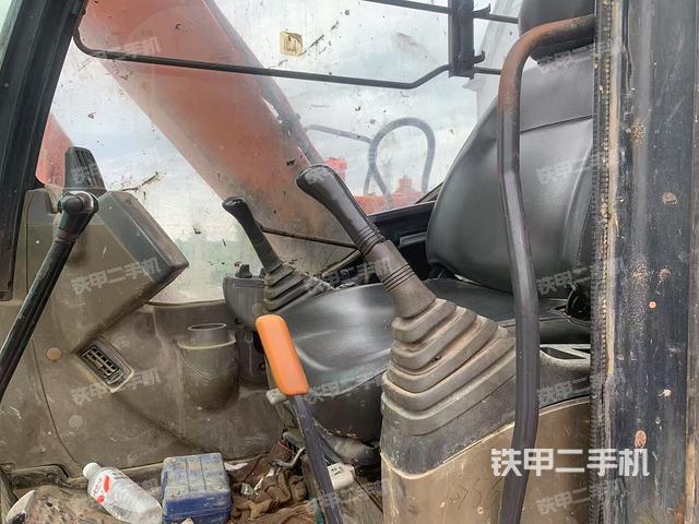 駕駛室整體（整機外觀）