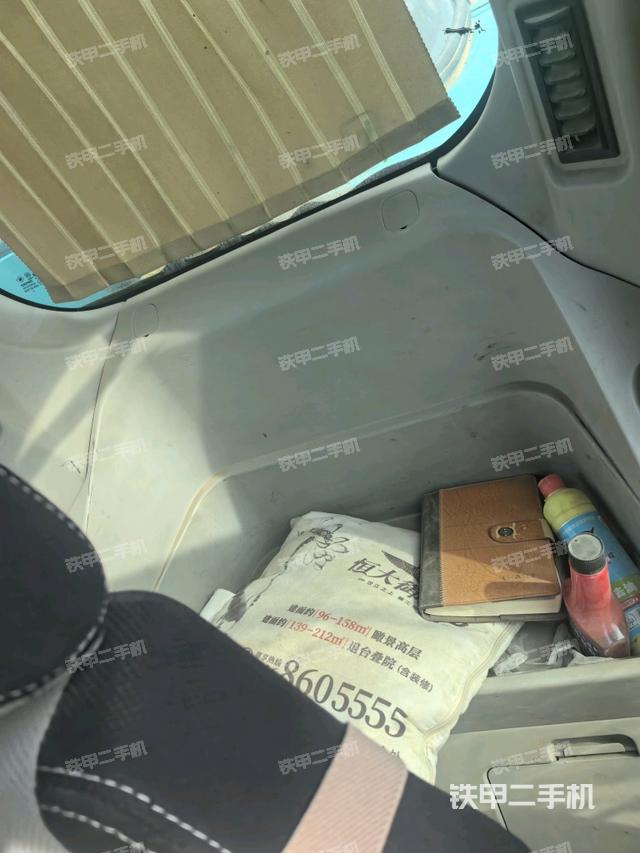 左后方玻璃角标(驾驶室部分) 左后方玻璃角标(驾驶室部分)