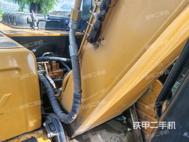 大臂根部?斜視(工作和回轉(zhuǎn)裝置) 大臂根部?斜視(工作和回轉(zhuǎn)裝置)