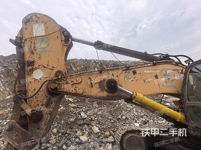 大臂整体 右侧(工作和回转装置) 大臂整体 右侧(工作和回转装置)