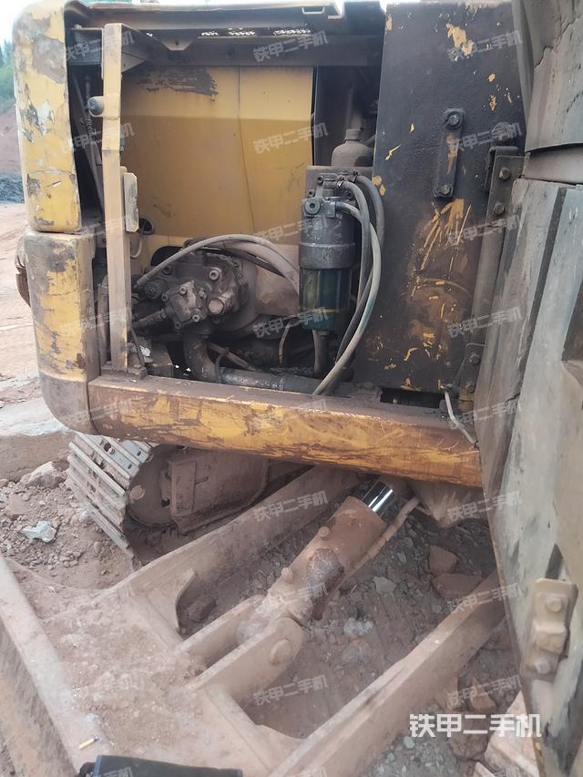 液壓泵艙室正面整體(整機(jī)外觀) 液壓泵艙室正面整體(整機(jī)外觀)