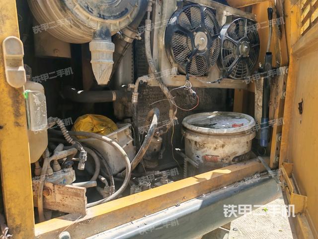 散熱器正面(大件艙室) 散熱器正面(大件艙室)