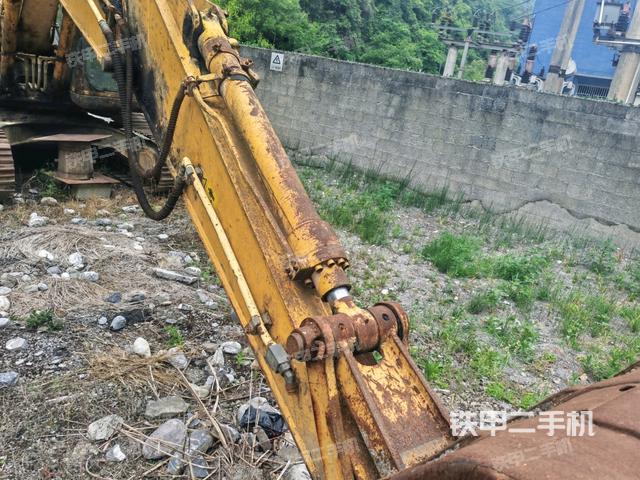 小臂整體左后(工作和回轉(zhuǎn)裝置) 小臂整體左后(工作和回轉(zhuǎn)裝置)