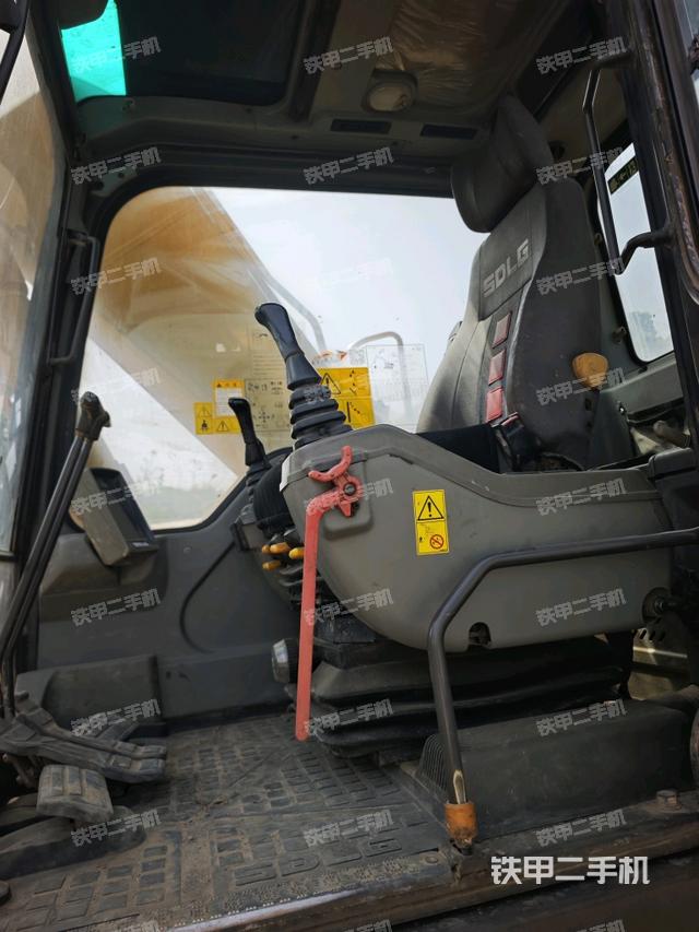 駕駛室整體(整機外觀) 駕駛室整體(整機外觀)