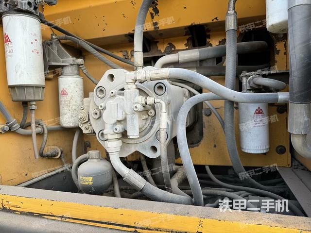液壓泵艙室正面整體(整機(jī)外觀) 液壓泵艙室正面整體(整機(jī)外觀)