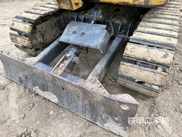 回轉(zhuǎn)馬達(dá)和主控閥(整機(jī)外觀) 回轉(zhuǎn)馬達(dá)和主控閥(整機(jī)外觀)