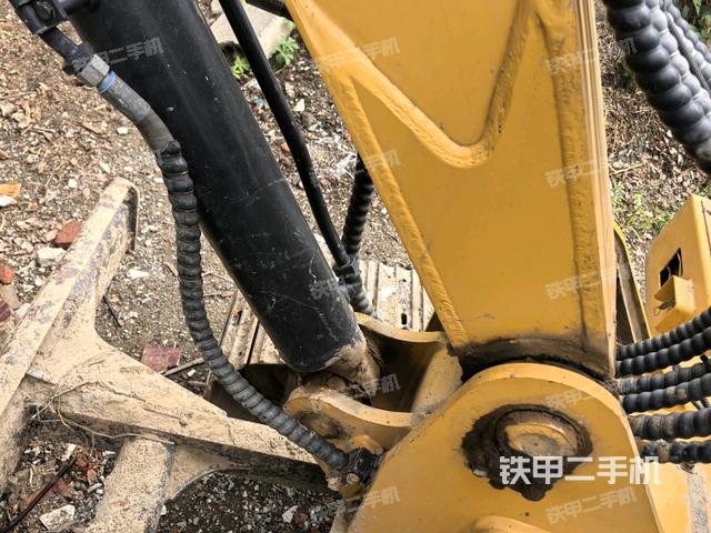 大臂根部?斜（工作和回轉(zhuǎn)裝置）